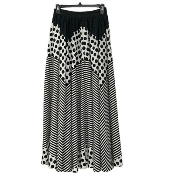 Versona Women's Black & White Oversized Maxi
Skirt(Size XS) - Picture 2 of 4